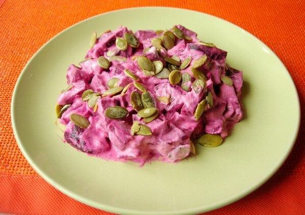 La salade de betteraves avec graines de citrouille sauve la prostatite